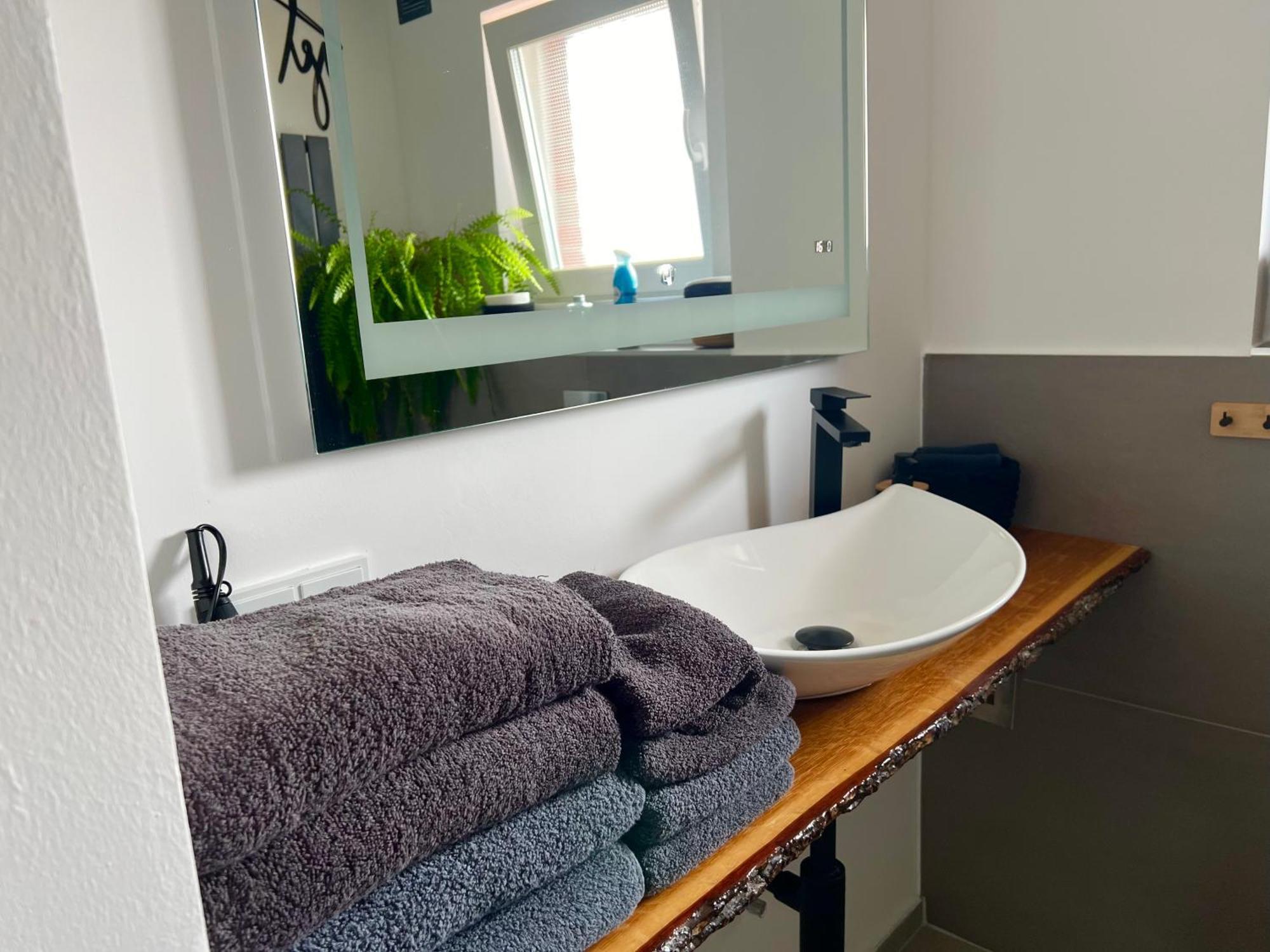 Elegante Apartment In Erftstadt Mit Balkon, Zentral, Bahnhof Nah, Phantasialand Bruehl Bei Cologne Esterno foto